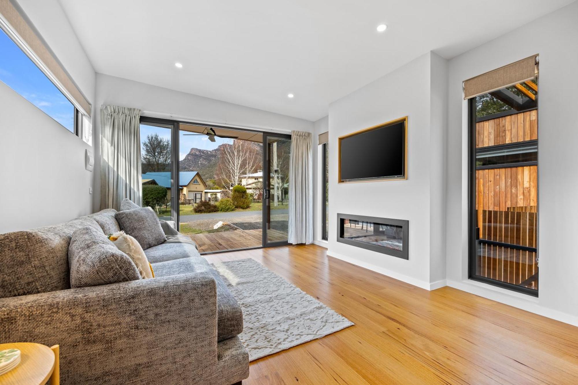 Small Scale - Couples Retreats * Halls Gap